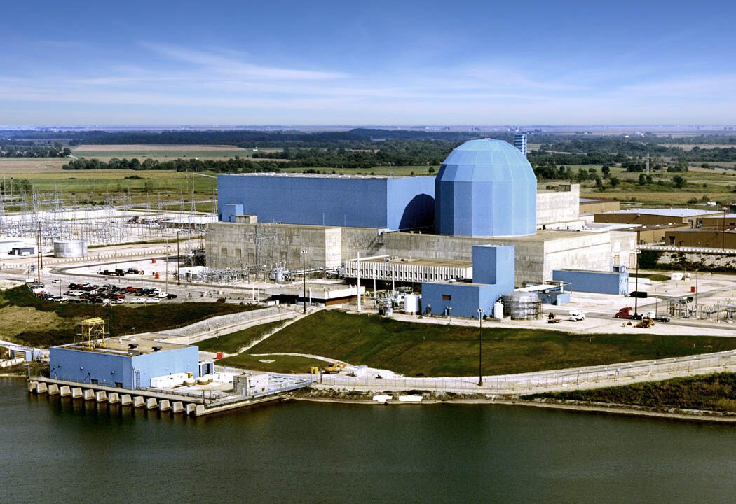 Constellation requests 20-year license renewal for Illinois nuclear plant